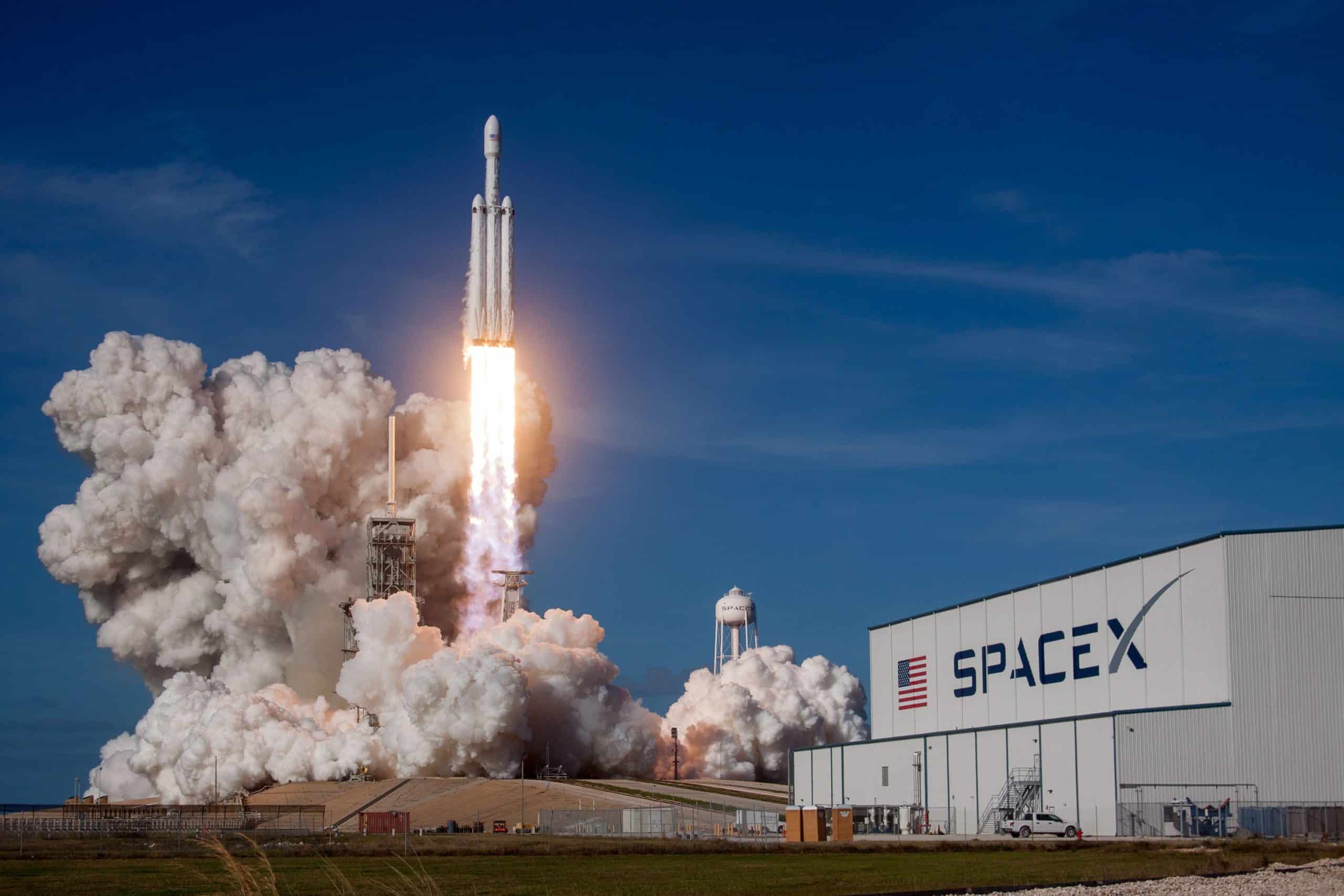 10 YouTubers To Follow To Get The Latest SpaceX News